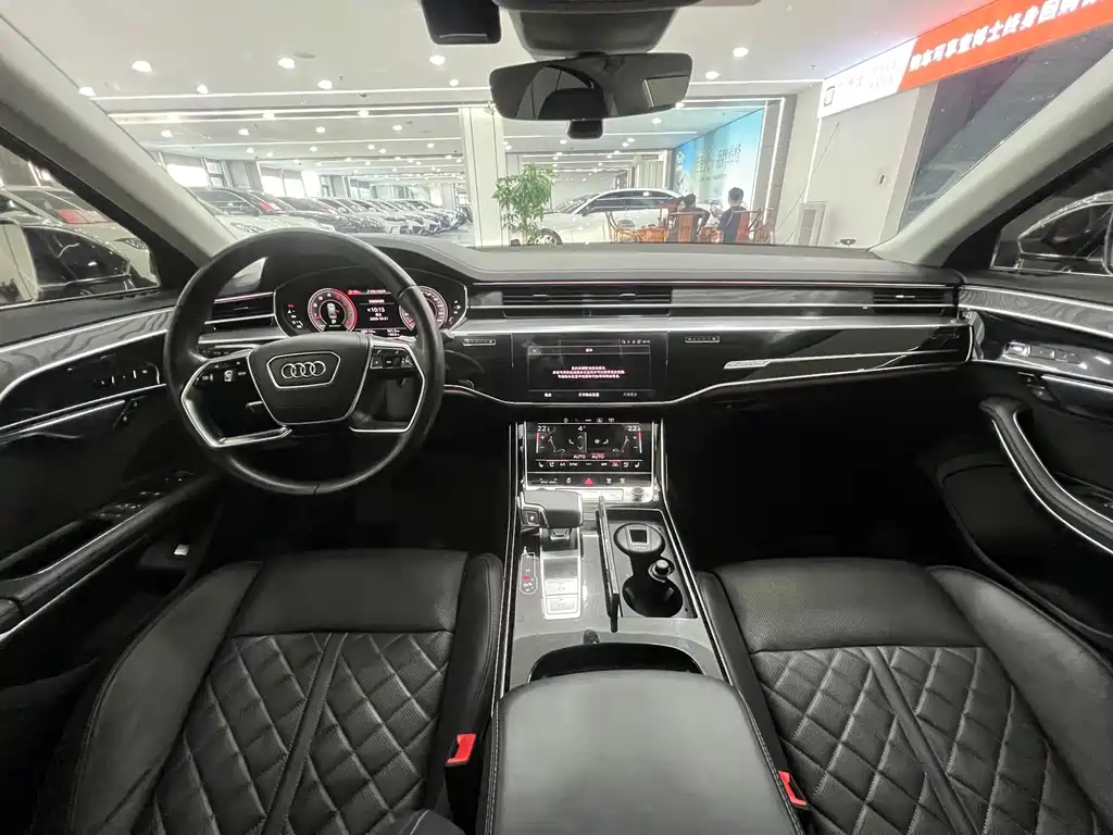 Audi A8 — фото 21