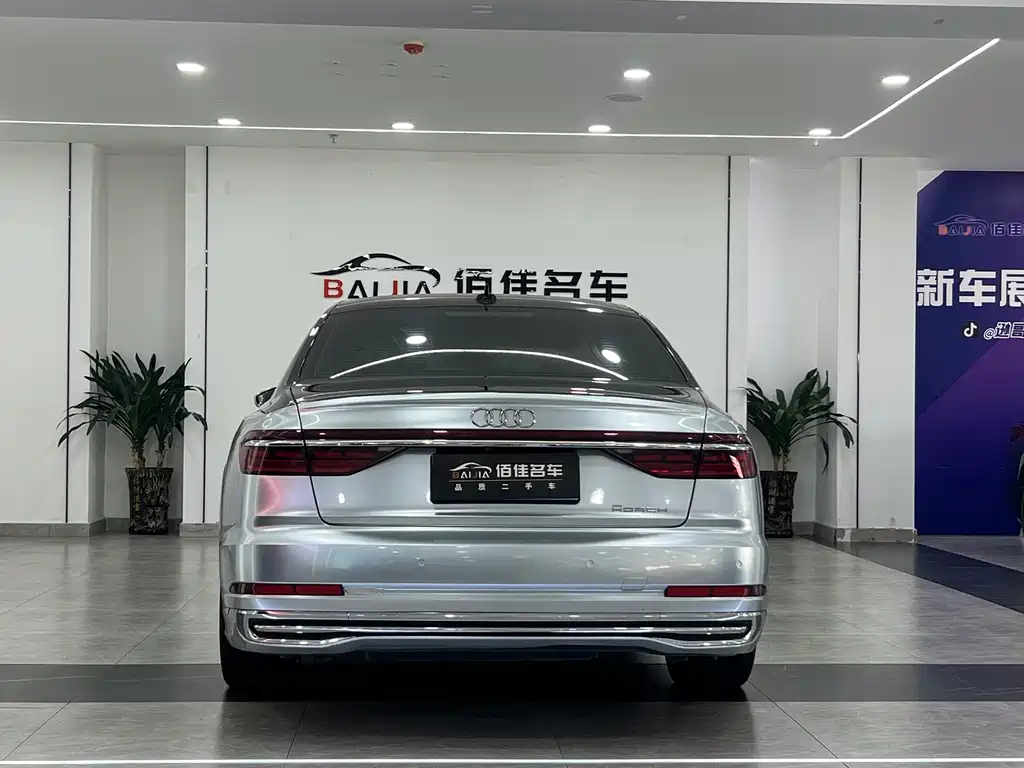 Audi A8 — фото 6