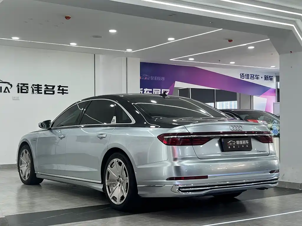 Audi A8 — фото 7