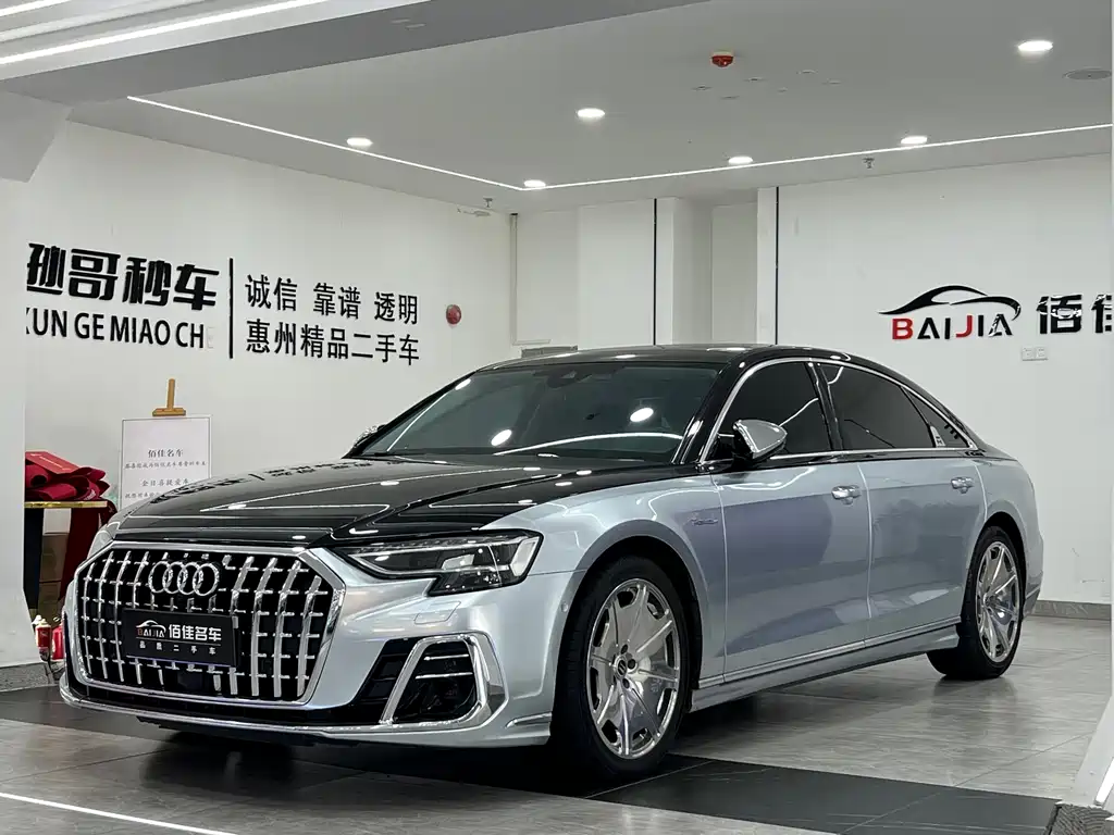 Audi A8 — фото 1