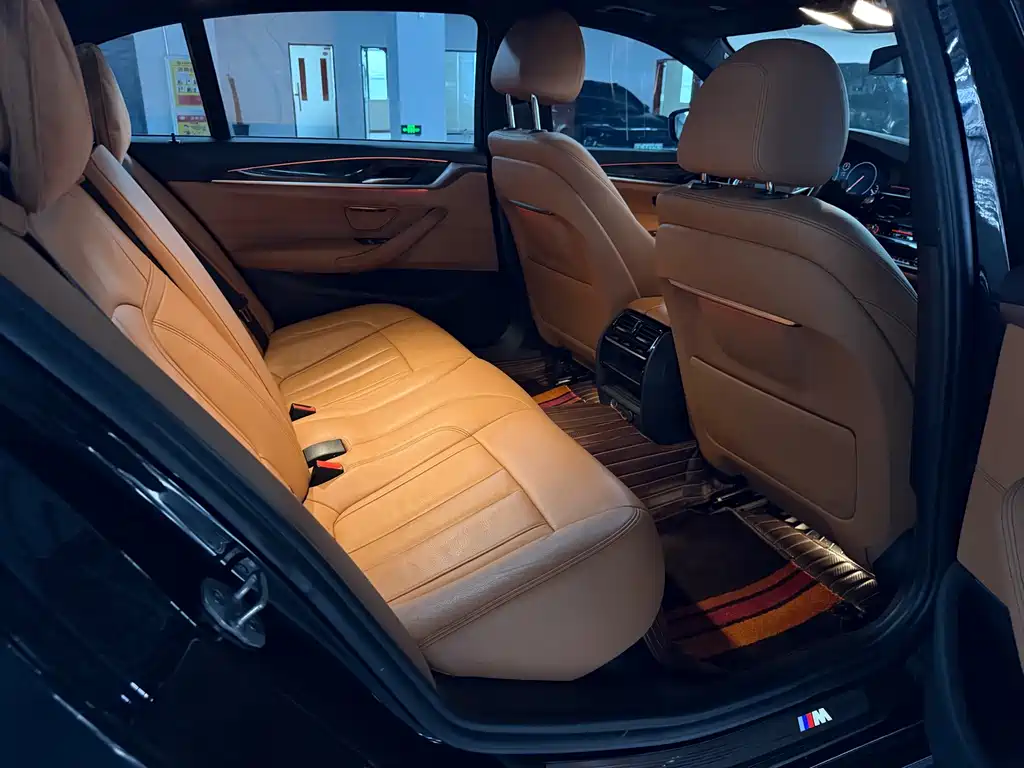 BMW 5 Series — фото 10