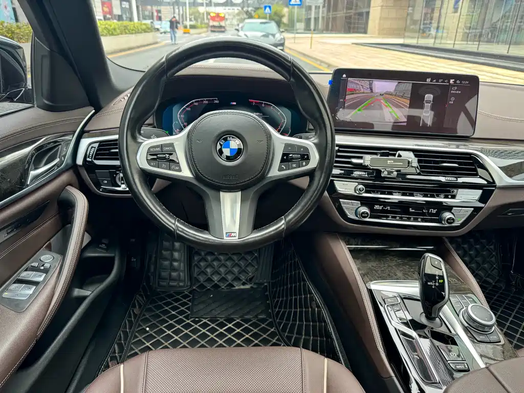 BMW 5 Series — фото 11