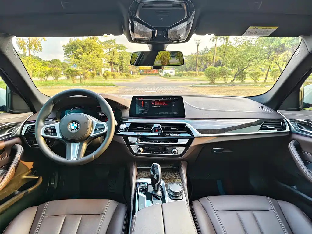 BMW 5 Series — фото 11