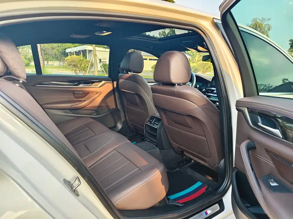 BMW 5 Series — фото 14