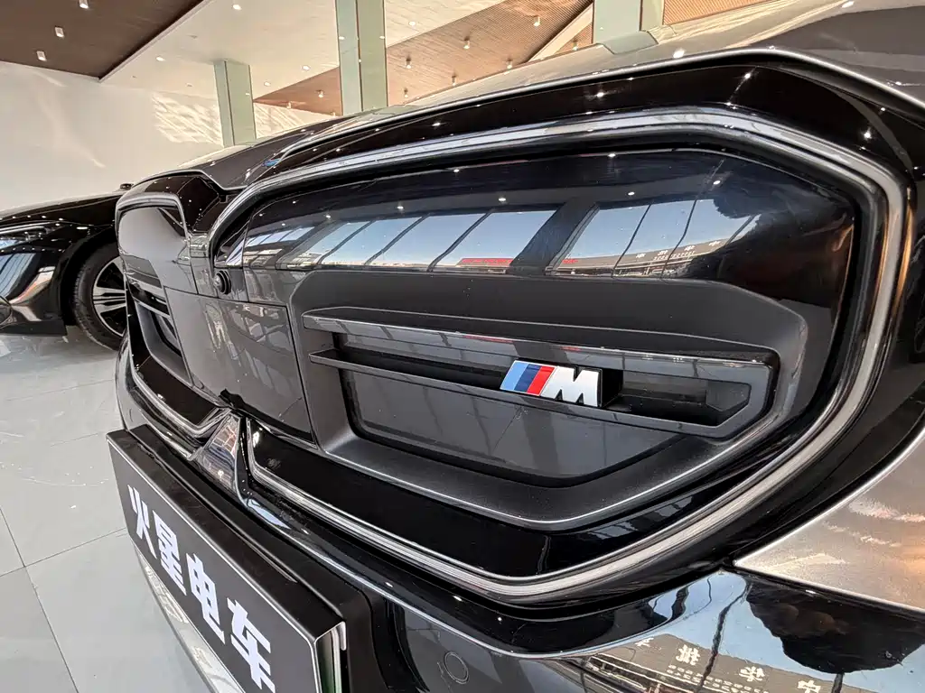 BMW i5 M60 — фото 18