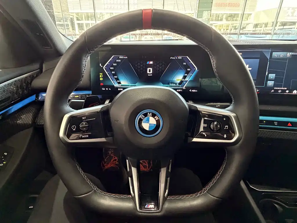 BMW i5 M60 — фото 4