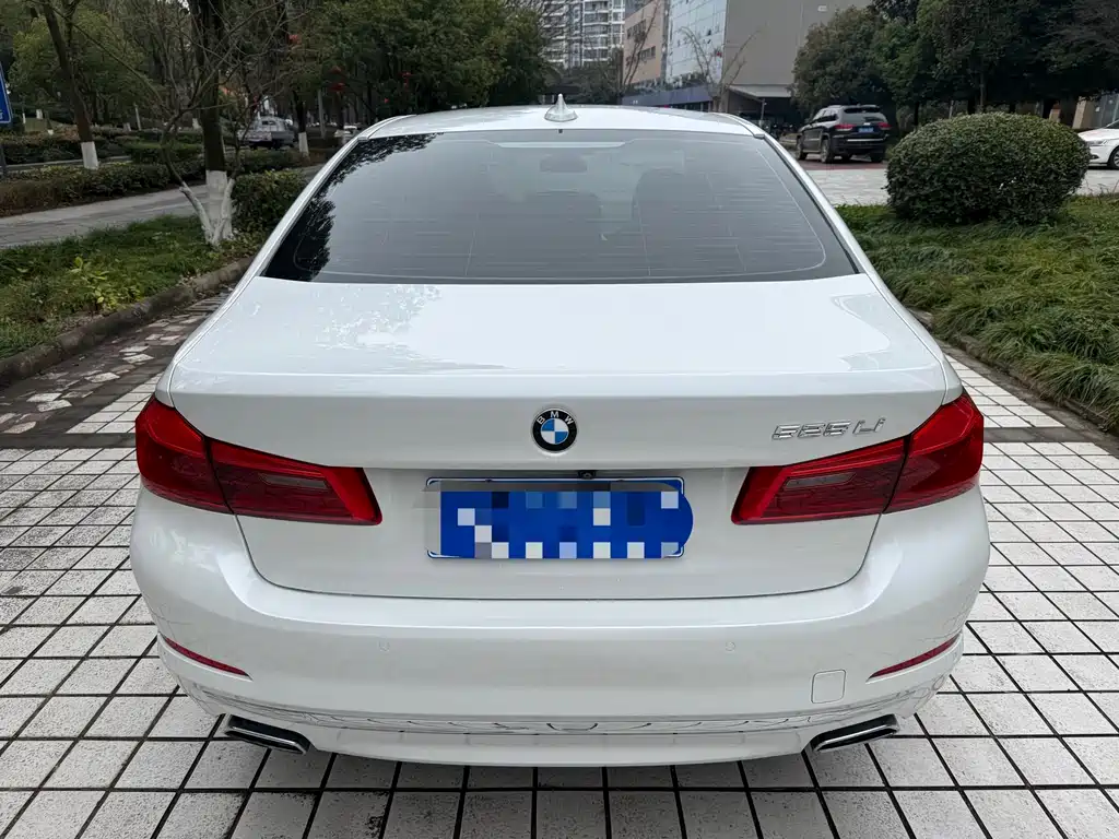 BMW 5 Series — фото 2