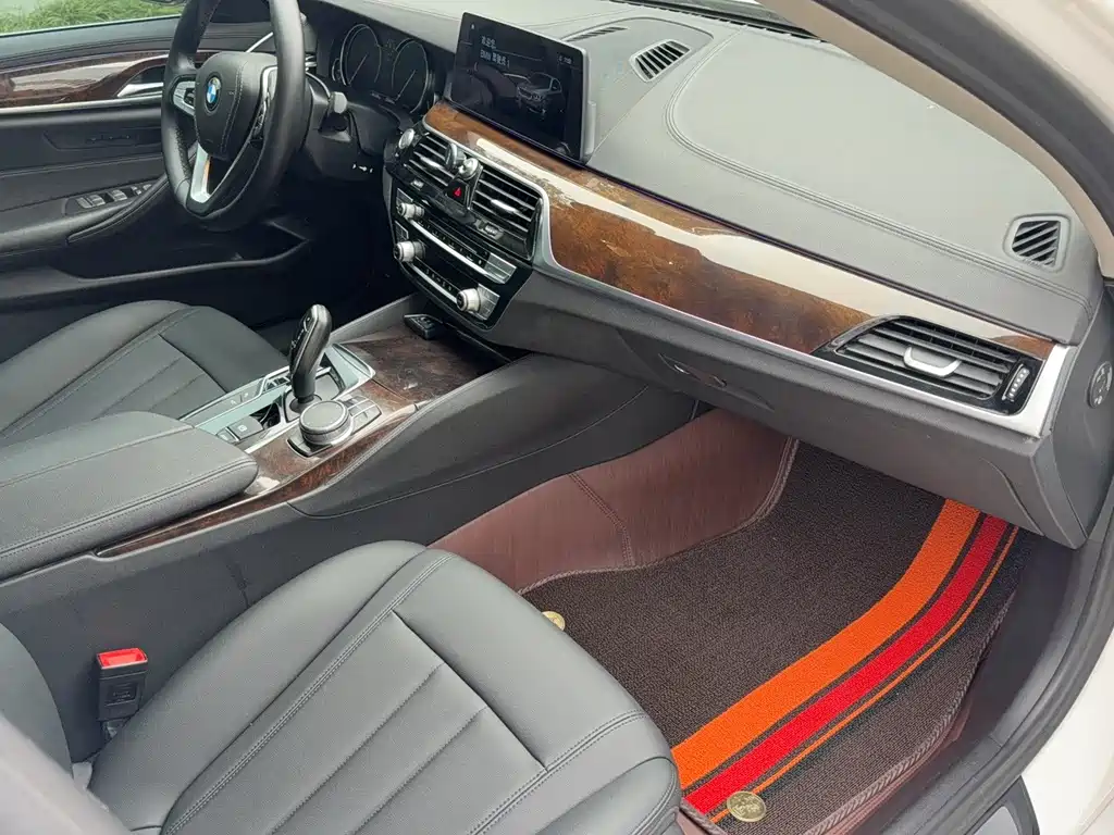 BMW 5 Series — фото 13