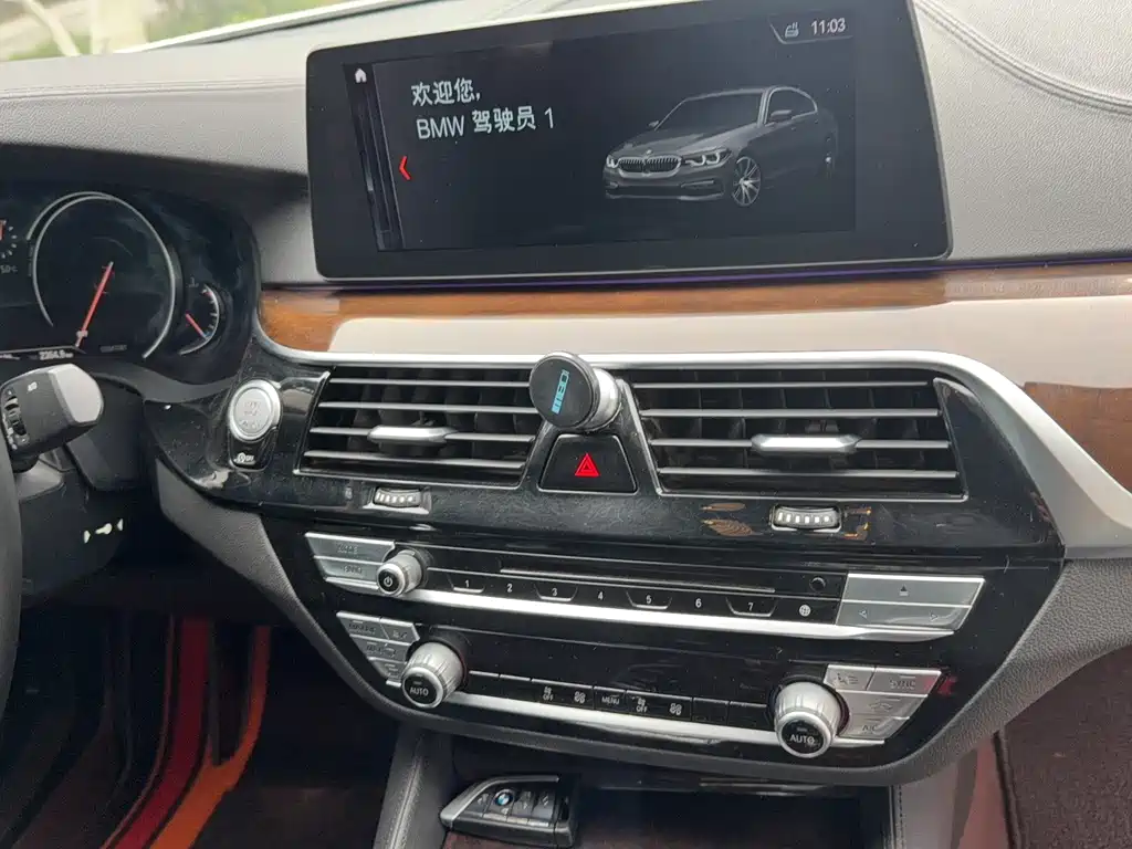 BMW 5 Series — фото 14