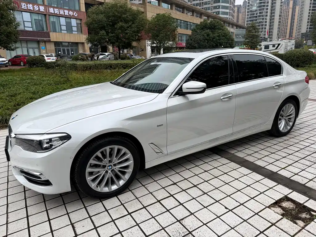 BMW 5 Series — фото 4