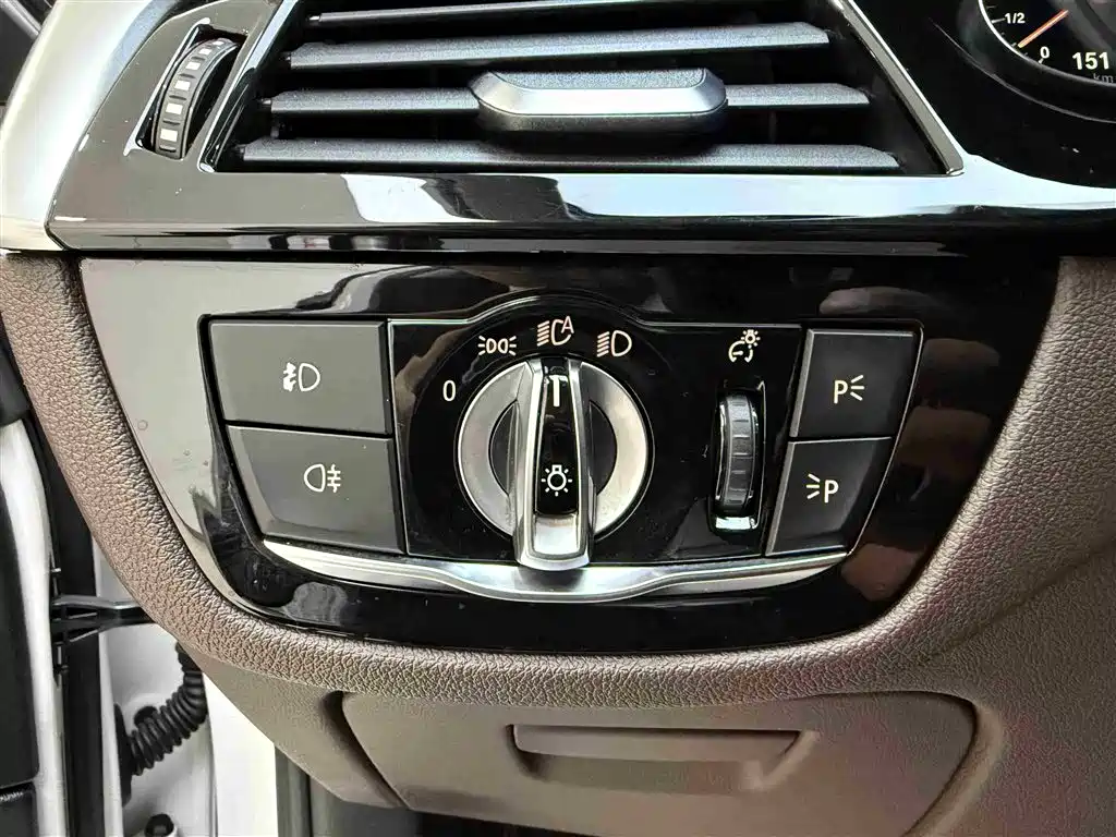 BMW 5 Series — фото 13
