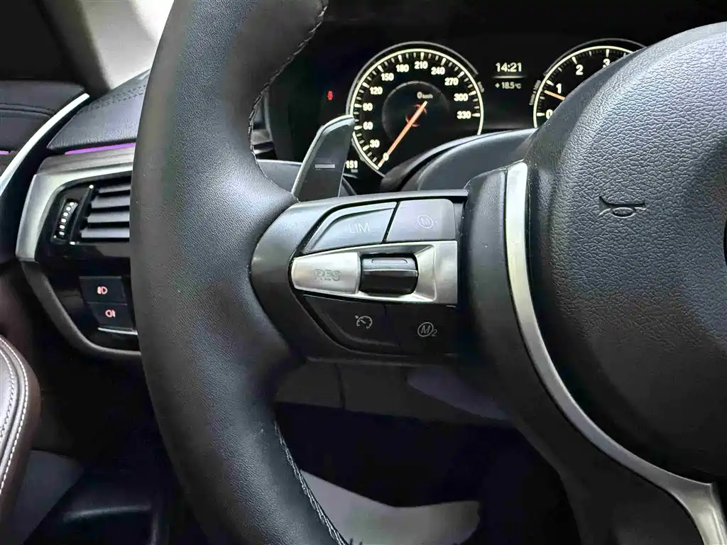 BMW 5 Series — фото 14