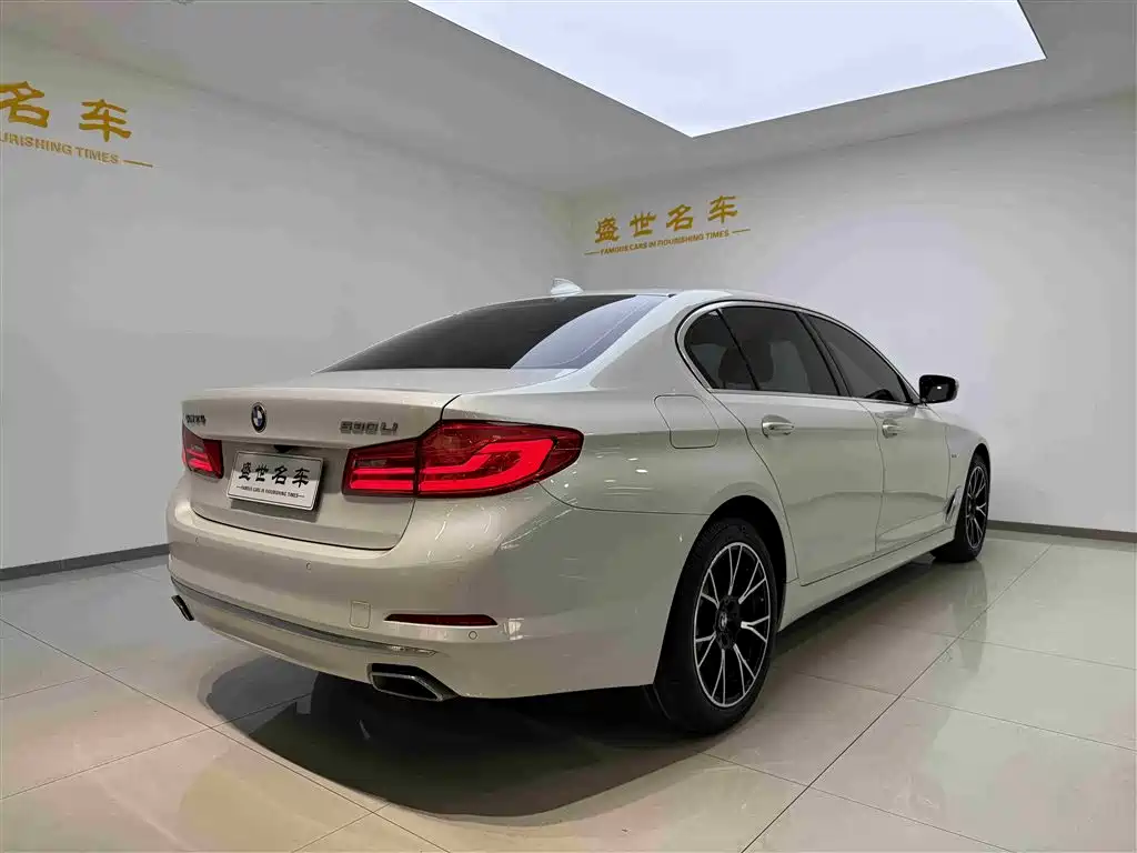 BMW 5 Series — фото 18