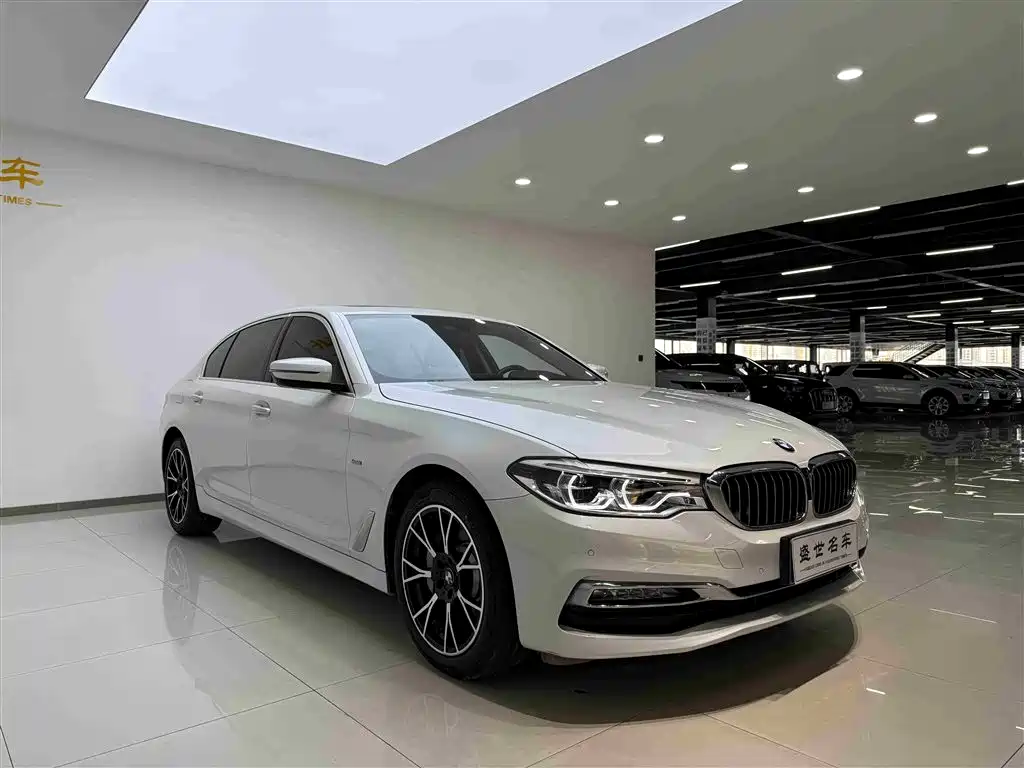 BMW 5 Series — фото 4
