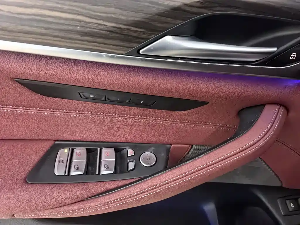 BMW 5 Series — фото 11
