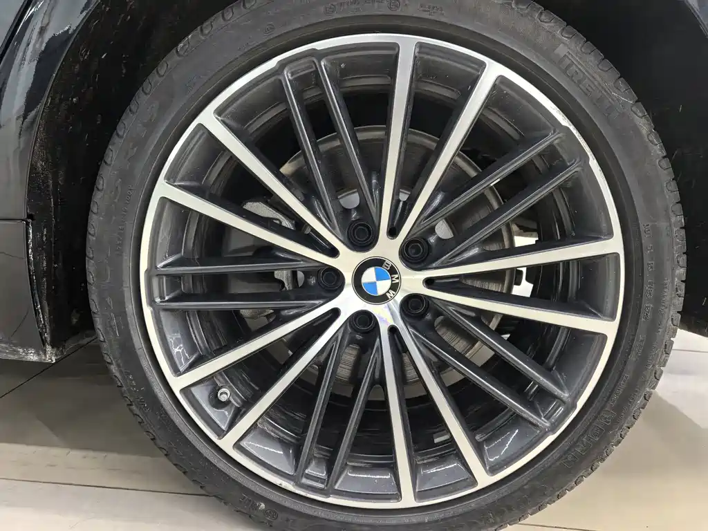 BMW 5 Series — фото 17