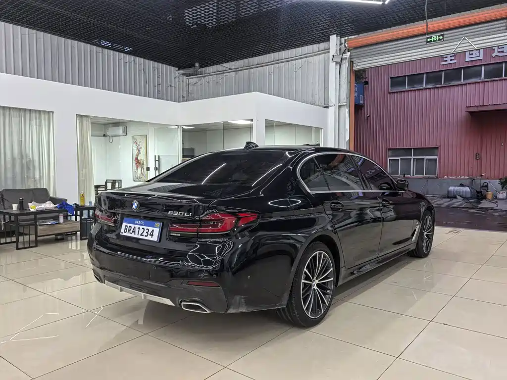 BMW 5 Series — фото 19
