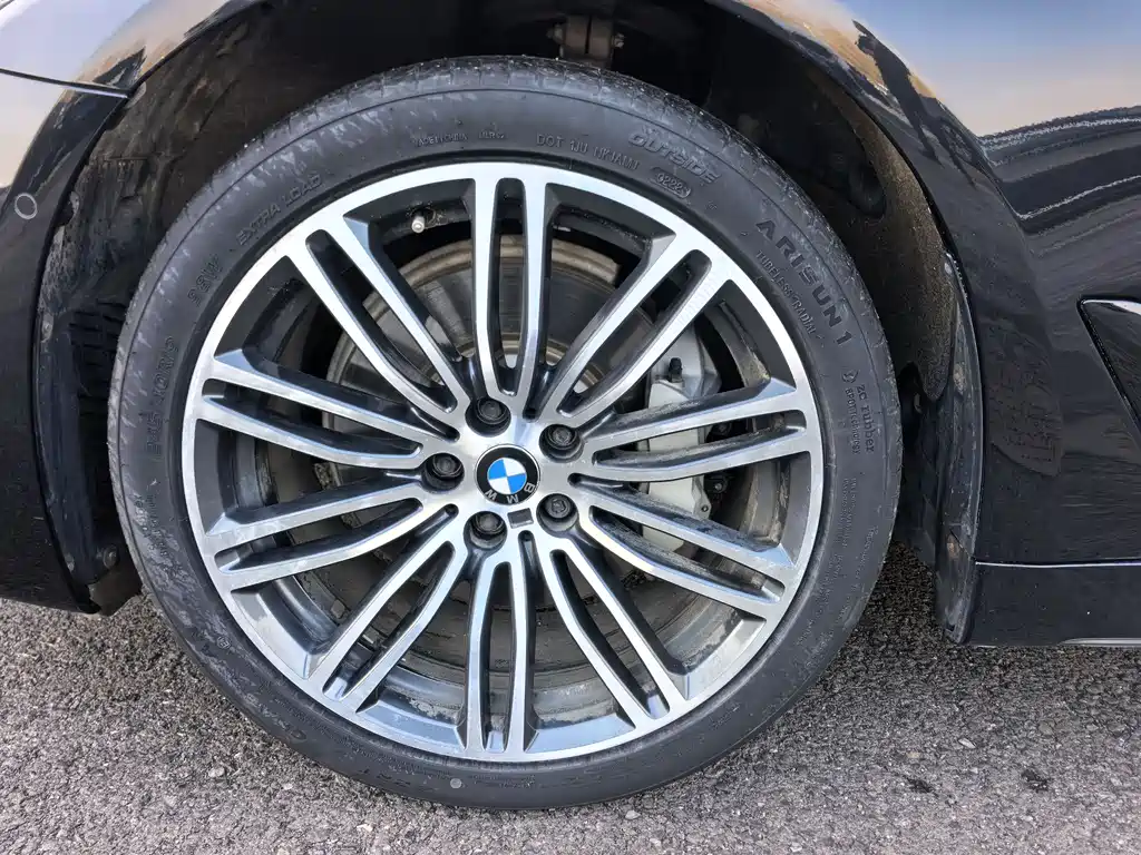 BMW 5 Series — фото 4