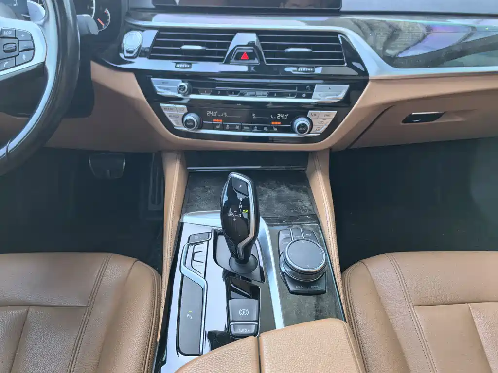BMW 5 Series — фото 10