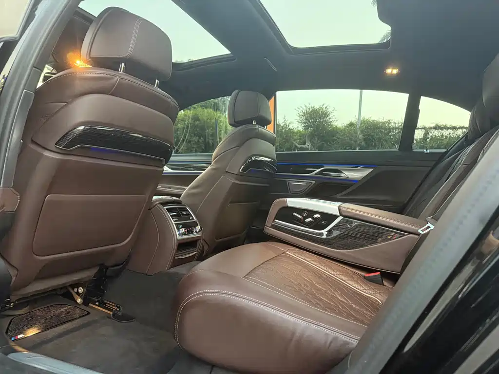 BMW 7 Series — фото 11