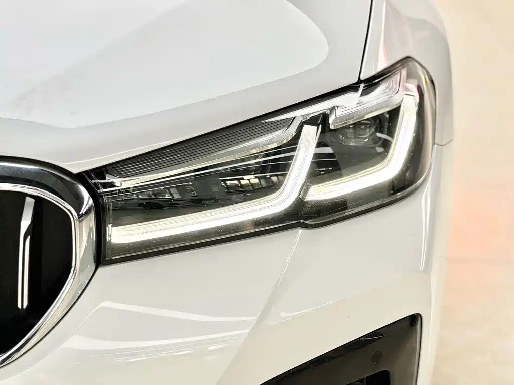 BMW 5 Series — фото 17