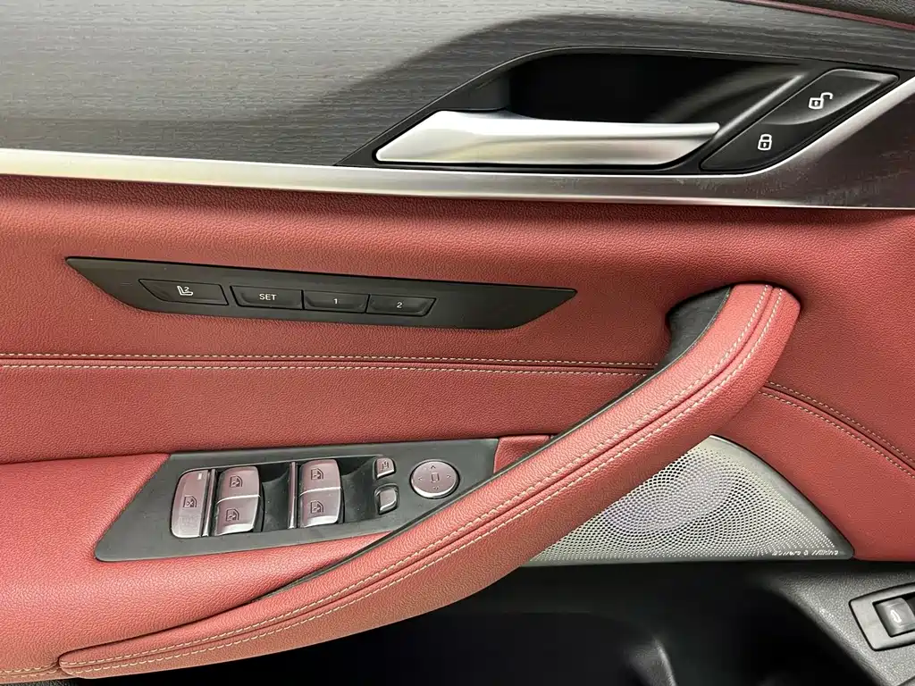 BMW 5 Series — фото 20