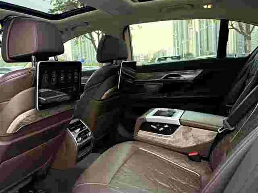 BMW 7 Series — фото 9