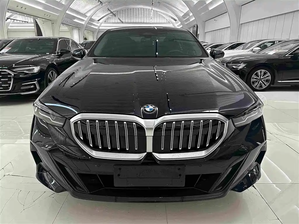 BMW 5 Series — фото 2
