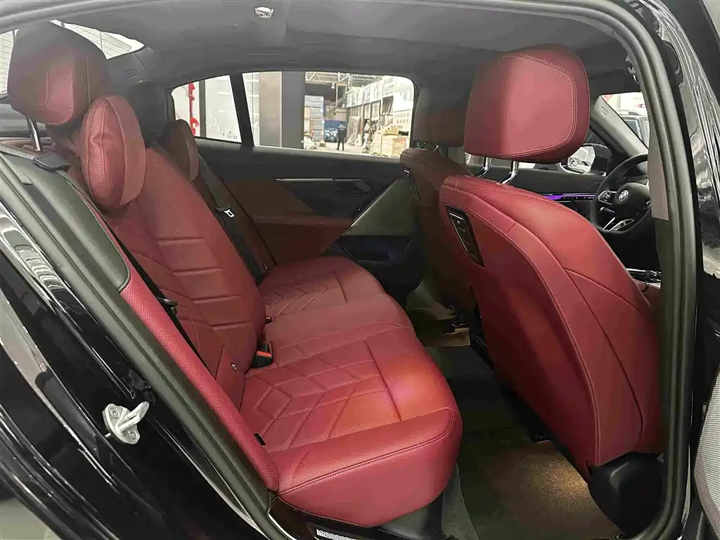 BMW 5 Series — фото 14
