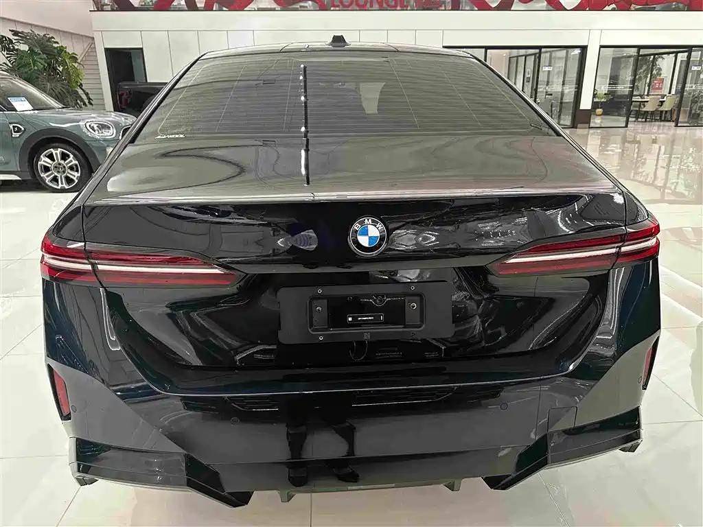 BMW 5 Series — фото 19