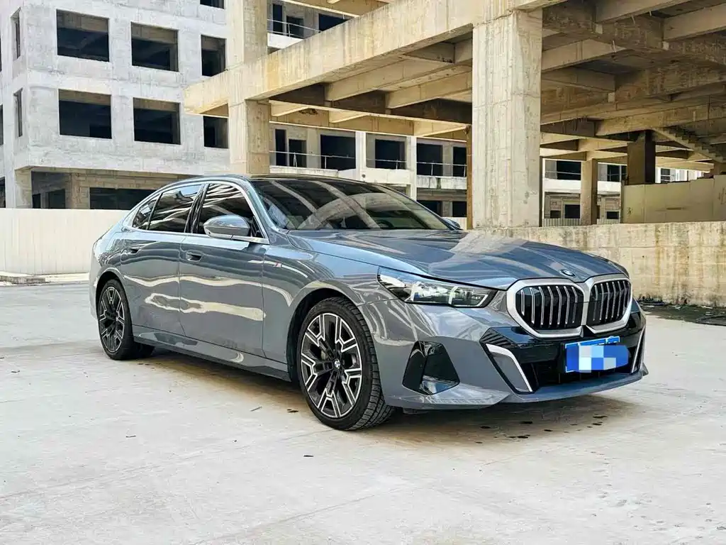 BMW 5 Series — фото 3