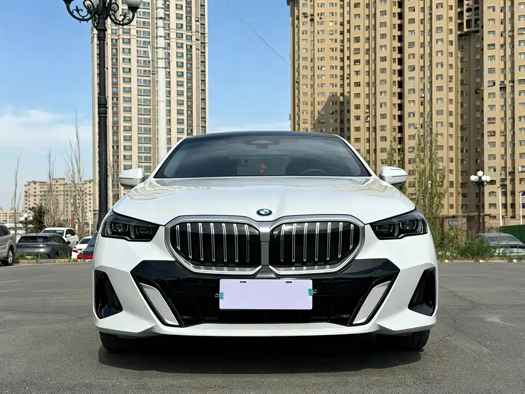 BMW 5 Series — фото 2