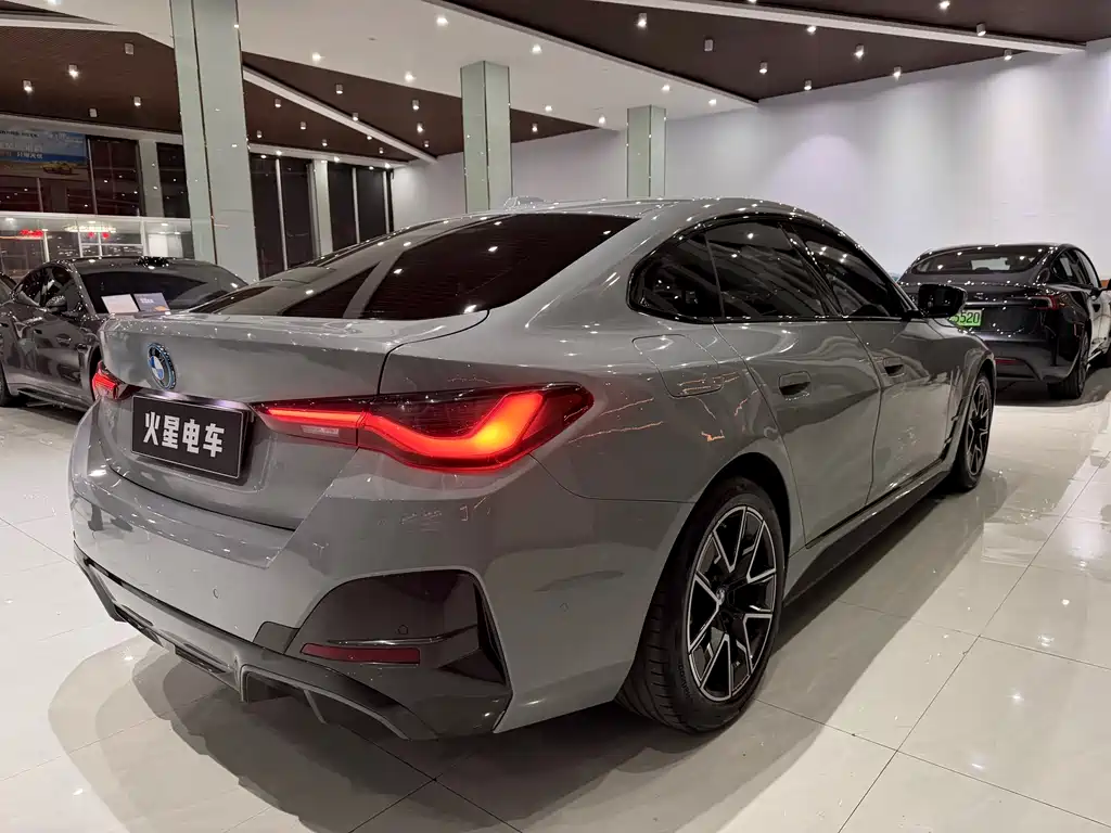BMW i4 — фото 13