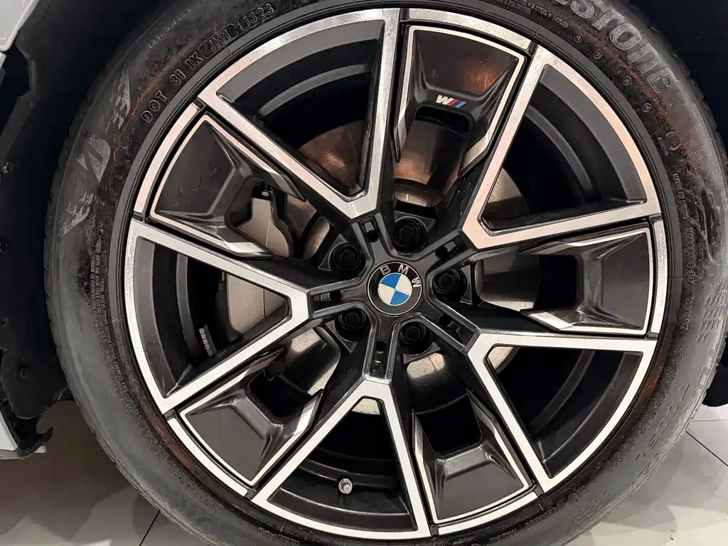 BMW i4 — фото 14