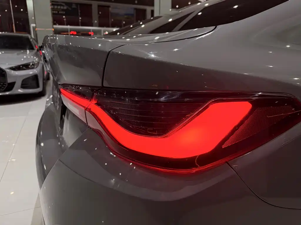 BMW i4 — фото 16