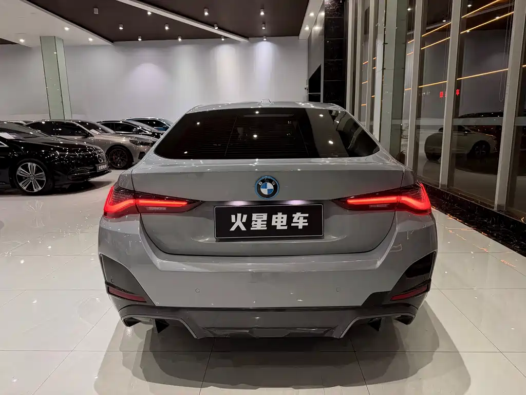 BMW i4 — фото 9