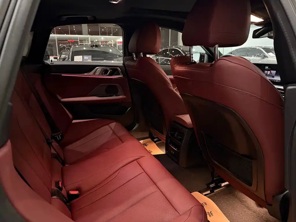 BMW i4 — фото 10