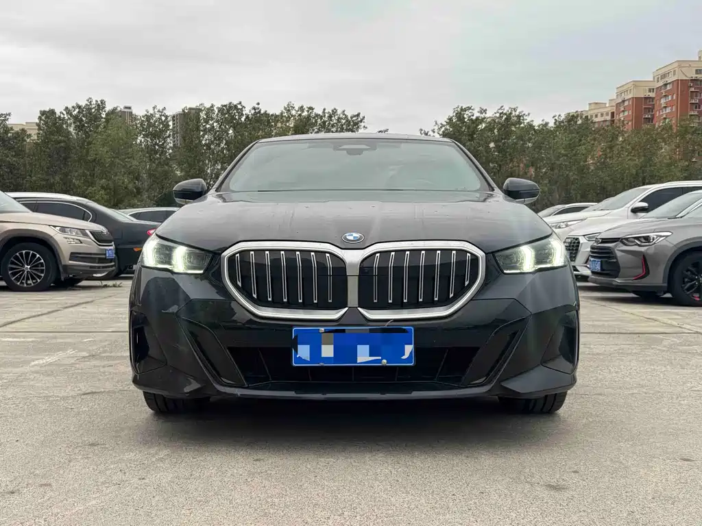 BMW 5 Series — фото 2