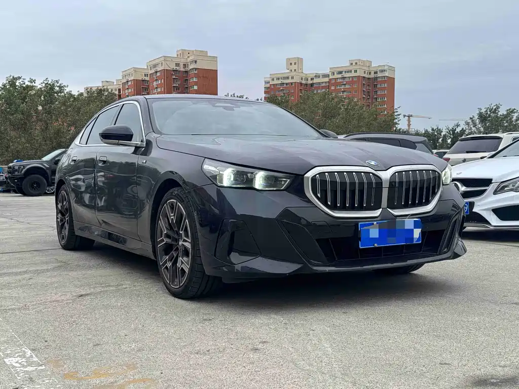 BMW 5 Series — фото 3