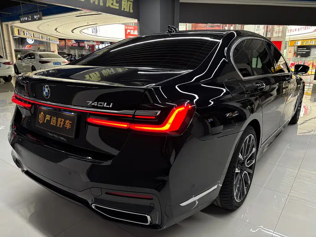 BMW 7 Series — фото 17