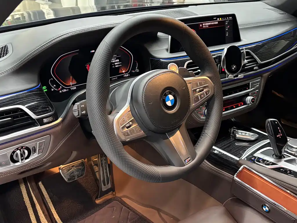 BMW 7 Series — фото 9