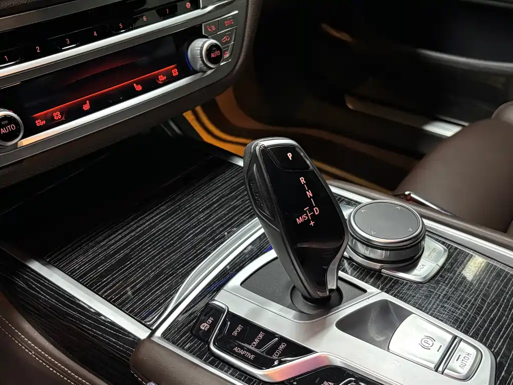 BMW 7 Series — фото 10