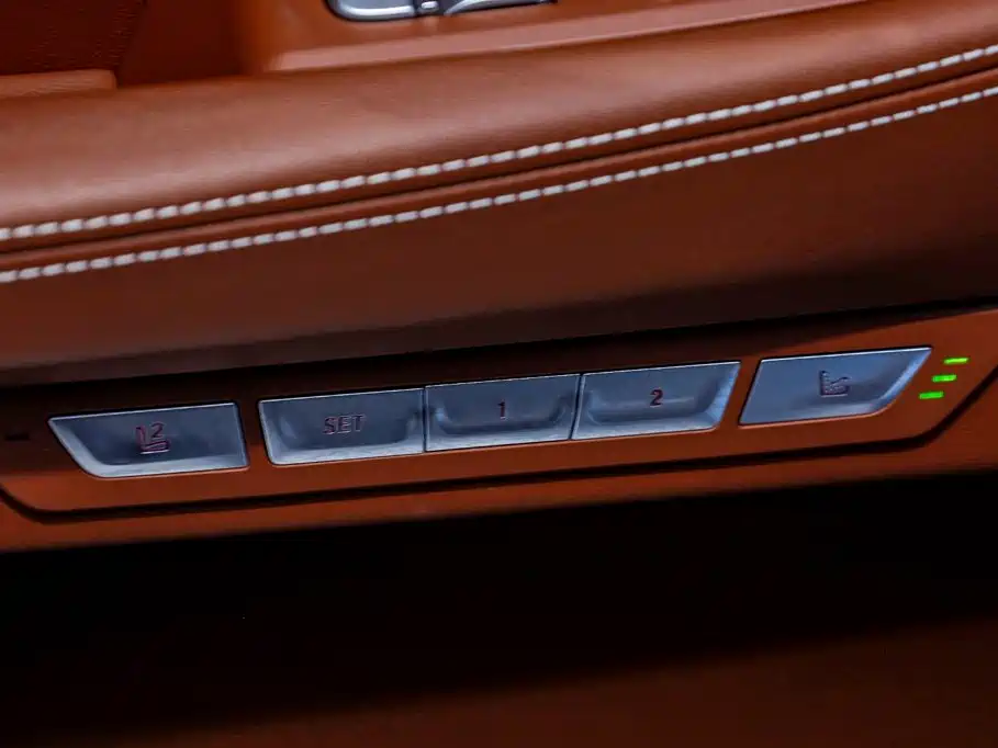 BMW 7 Series — фото 14