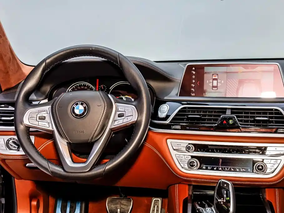 BMW 7 Series — фото 34