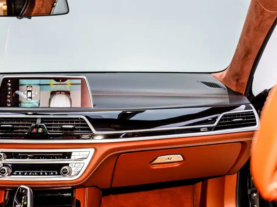 BMW 7 Series — фото 35