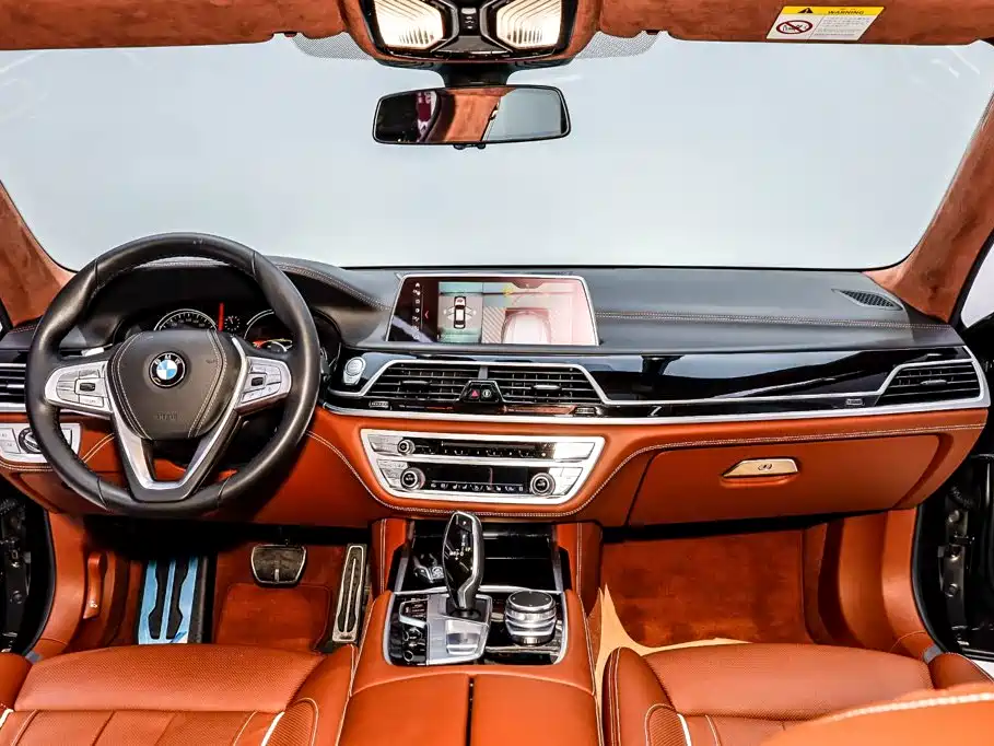 BMW 7 Series — фото 33