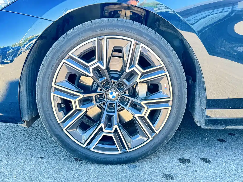 BMW 5 Series — фото 6