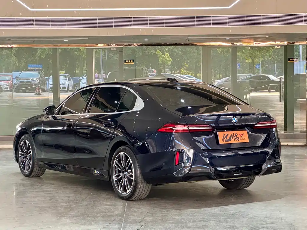 BMW 5 Series — фото 15