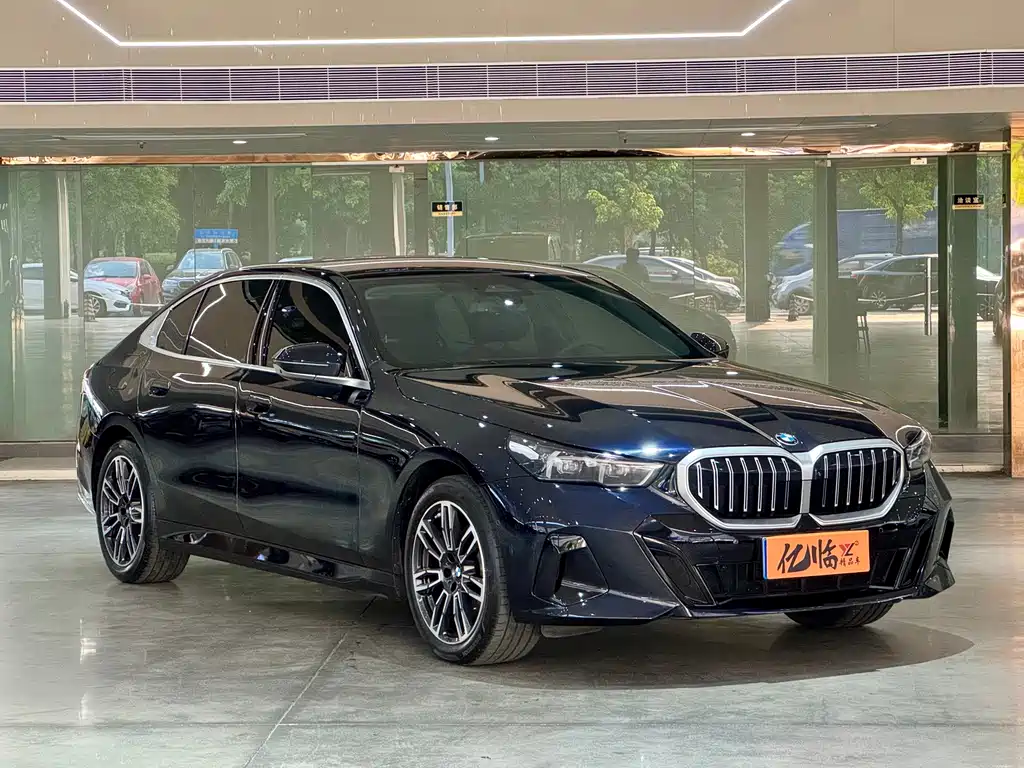 BMW 5 Series — фото 3