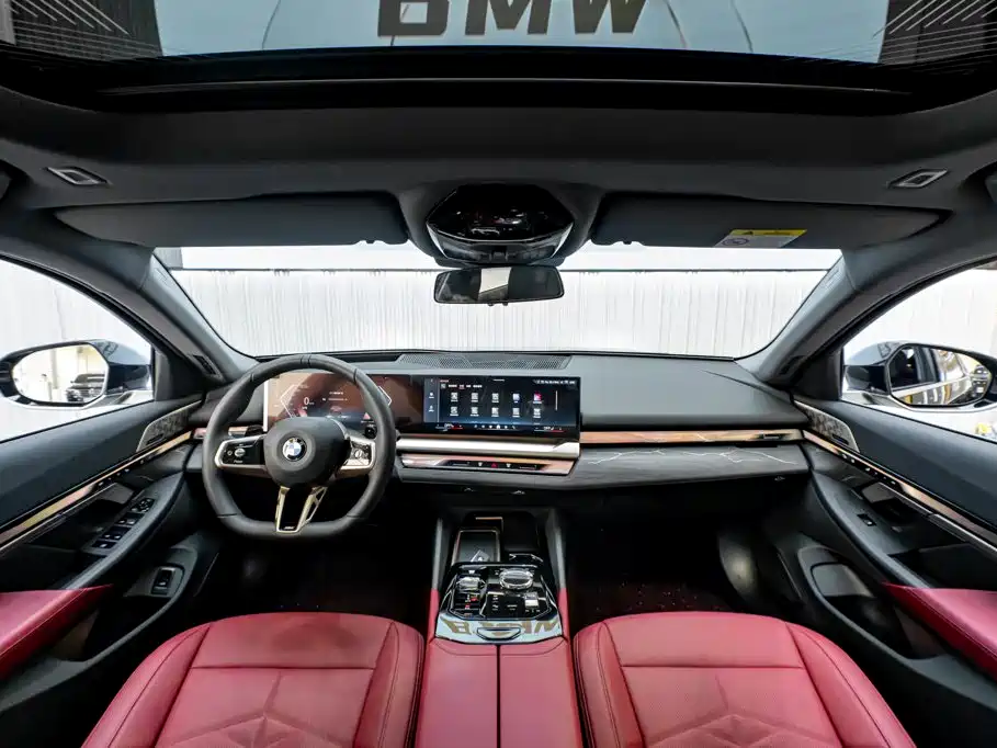 BMW 5 Series — фото 14